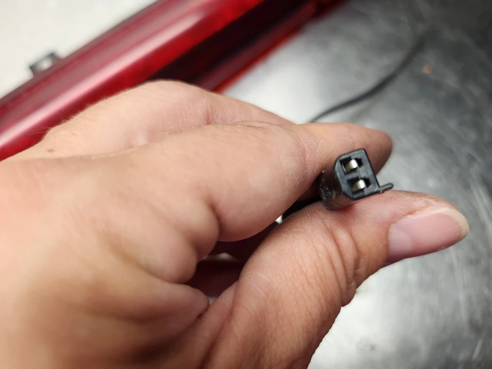 02-09 Chevy Trailblazer Envoy Conjunto de luz de lámpara de montaje alto trasera OEM 15201921 Foto 2 de 4