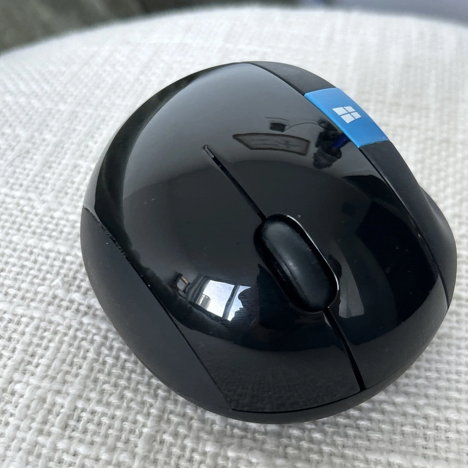 GENUINE Microsoft Sculpt Ergonomic Mouse Model 1560 with USB Dongle - Black - Image 3 of 4