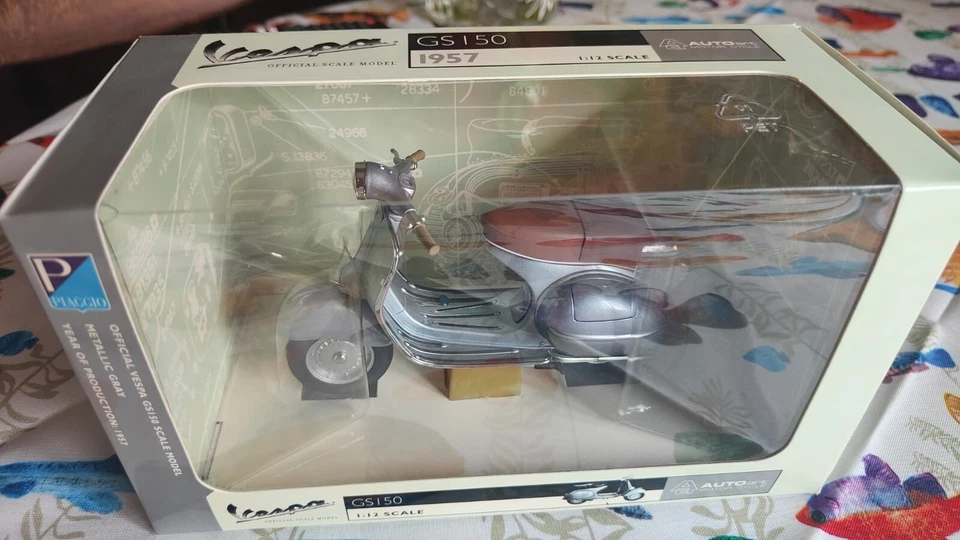 AUTOART VESPA SCOOTER GS150 PIAGGIO 1957 COLORE ARGENTO SCALA 1:12 REF.12501 - Immagine 2 di 4