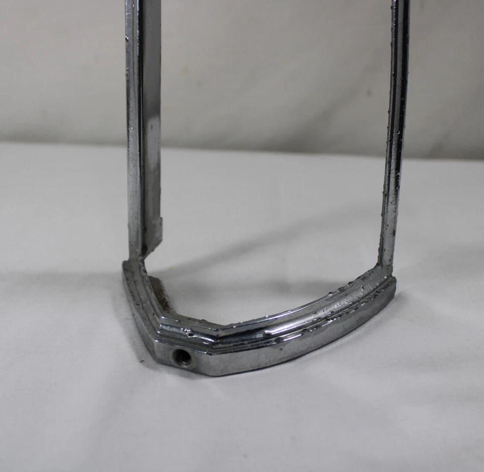 Oldsmobile Toronado 1973-1974 intermitente bisel/ajuste de estacionamiento - conductor delantero Foto 4 de 4