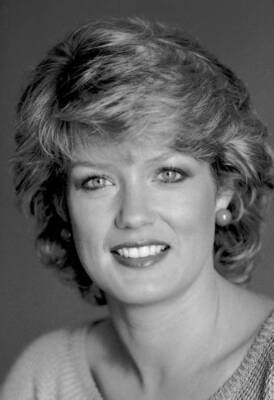 Talk Show Host Mary Hart inside Newsroom of new entertainment show - Old Photo 4