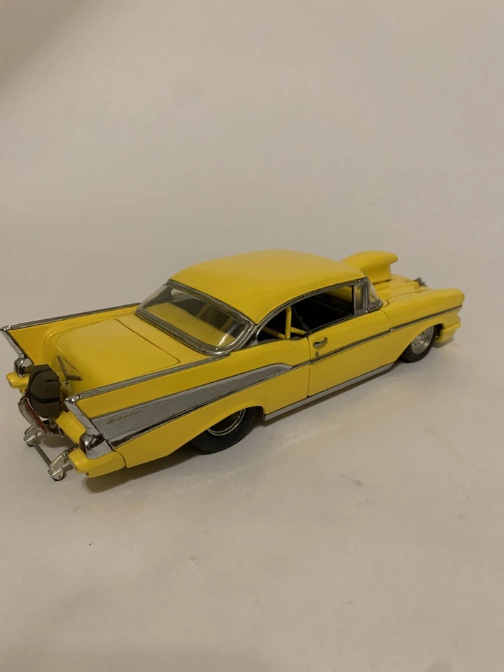 Coche de carreras Hot Rod 1957 Chevy Dragster Drag amarillo 1:24 raro Foto 4 de 4