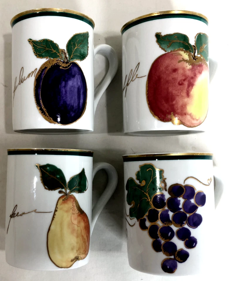 Conjunto de quatro placas e quatro canecas Crate & Barrel 8" acabamento dourado 22K pintado à mão - Imagem 4 de 4