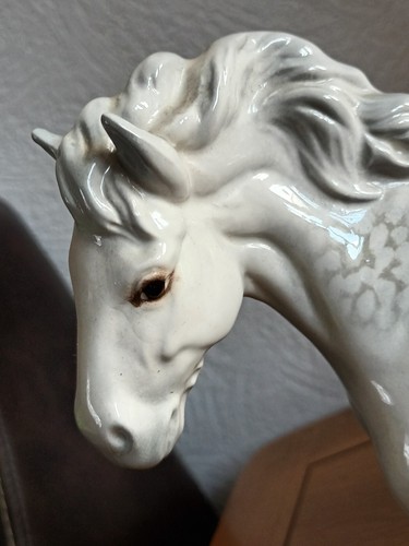 BESWICK GREY GLOSS CANTERING SHIRE MODEL 975 IN PERFECT CONDITION - Picture 3 of 18