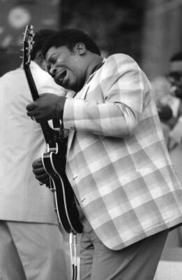 American blues musician BB King performs on stage during the 7th J- Old Photo