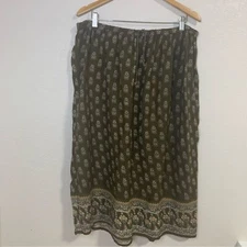 Bohemian long skirt in green