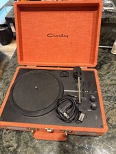 Crosley cr8005 Turntable very good quality great speakers Bluetooth turntable