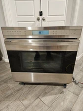 Wolf 30" Professional Built-In Single Oven - SO30-2U/S Very Clean, Minor Wear
