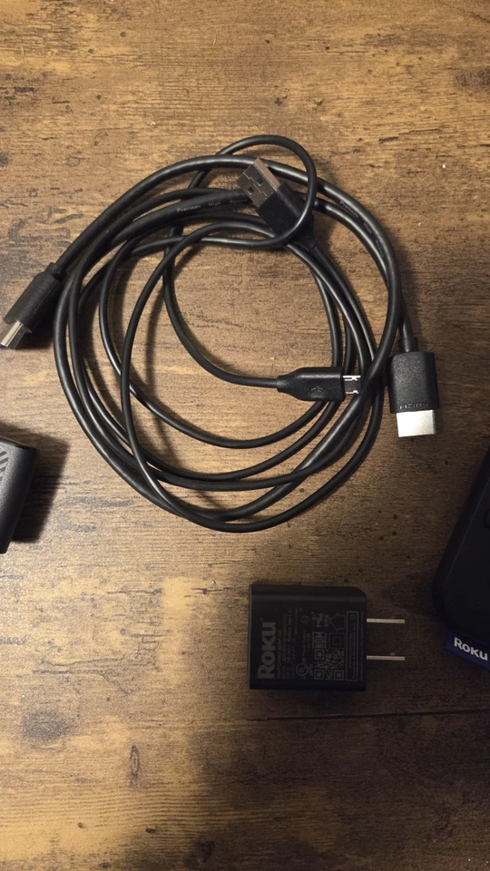 Roku Streaming Stick Plus.  Dispositivo de transmisión Roku 4K y HDR con control remoto por voz Foto 3 de 4