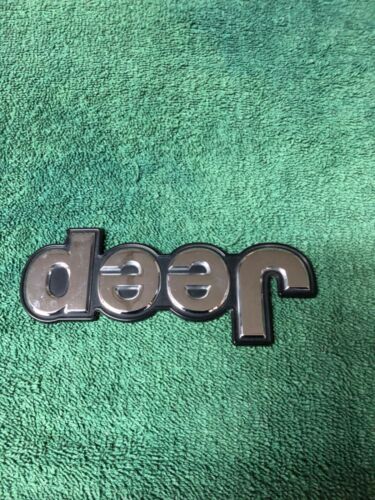 2015-18 Jeep Renegade Tailgate Emblem - Picture 3 of 7