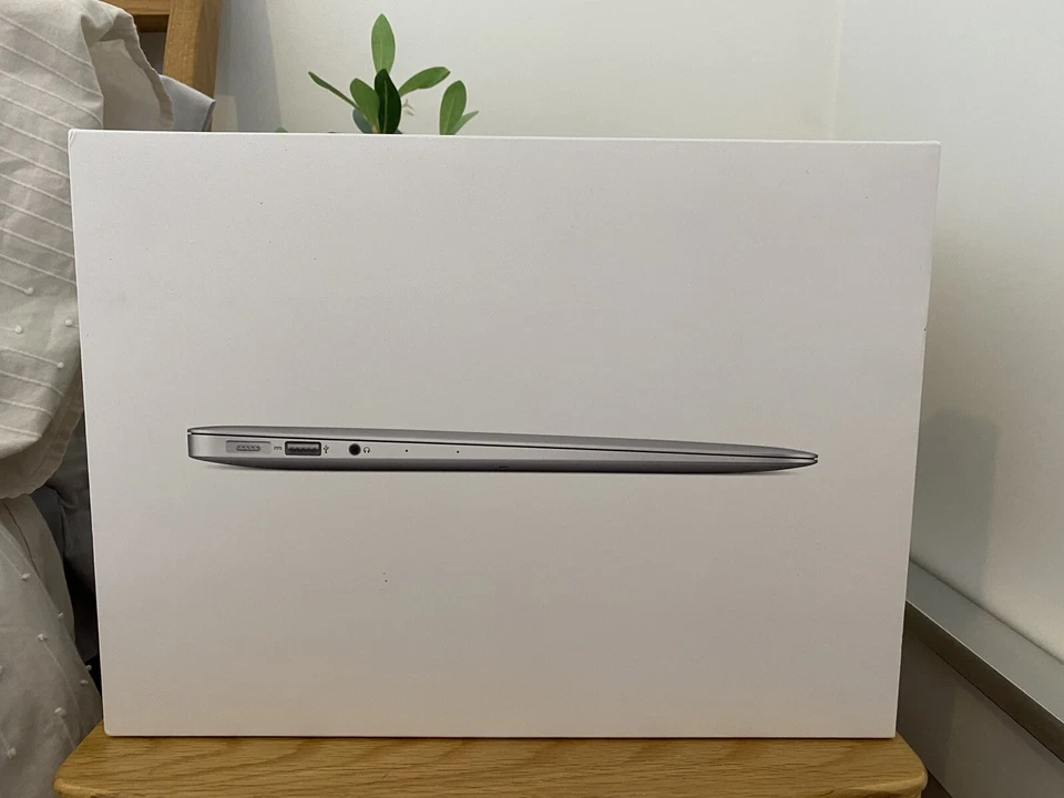 Apple MacBook Air 13.3 128gb MD760ZP/A  A1466 Mid 2013 - Image 2 of 4