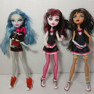 #ad Monster High Fearleading Squad Draculaura Cleo de Nile Ghoulia Yelp Toys R Us C $174.79