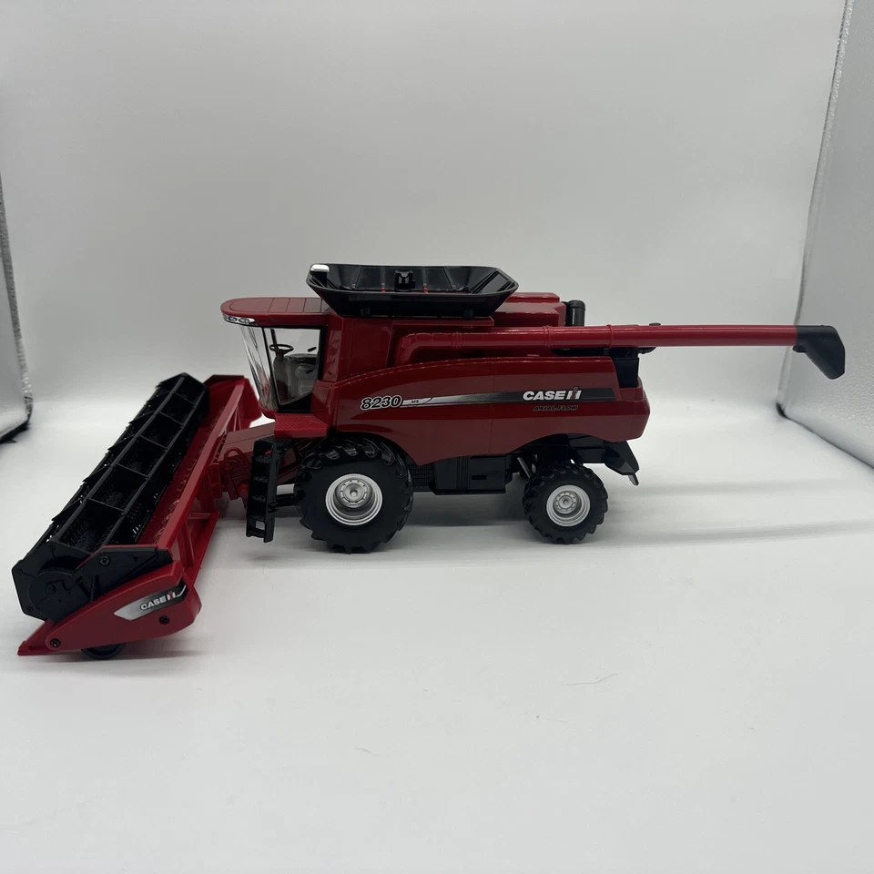 ERTL,CASE IH AFS 8230 harvester 1/32 with Magnum 380 tractor W/Hauler, 2 Heads - Image 3 of 4
