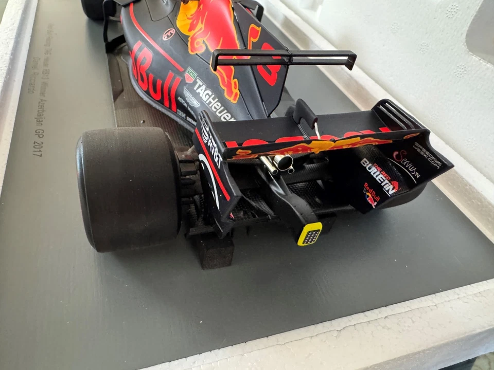 Spark Red Bull Racing RB13 No.3 Winner Azerbaijan GP 2017 Daniel Ricciardo 1/18 - Image 3 of 4