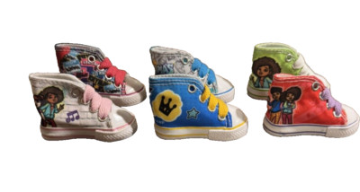 Karma s World Toy Tennis Shoes Sneakers Friends Heart Dreams 3  Favors Qty 6