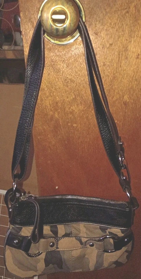 B Makowsky Camouflage Leather Crossbody Shoulder Bag Purse Smaller Sized Zips - Image 2 of 4