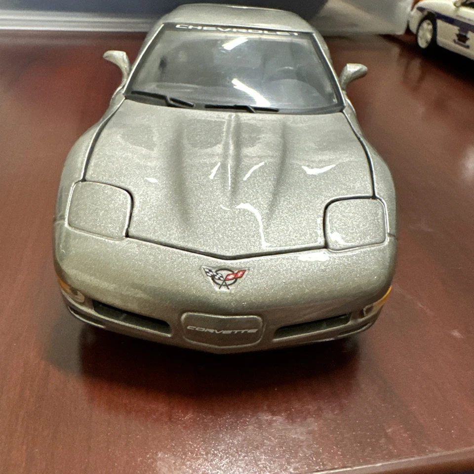 Maisto Salt Lake 2002 Olympic Torch Relay 1997 Chevy Corvette 1/24 Loose - Image 3 of 4