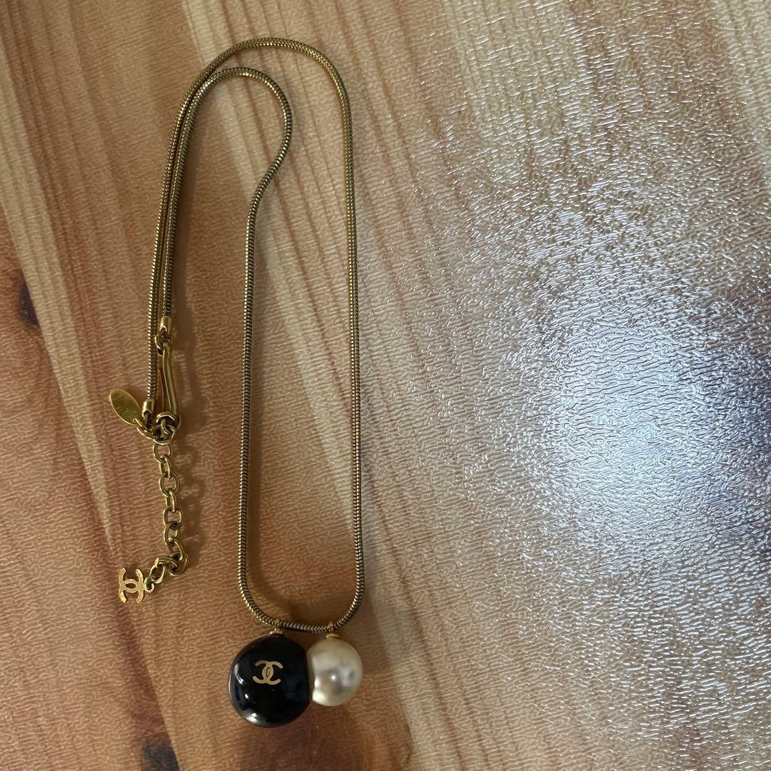 Chanel Pearl Necklace Black White Metal Ball Pendant Adjustable Used