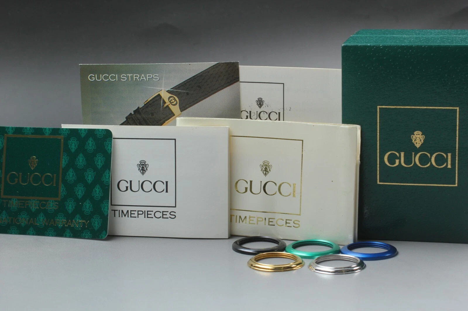 Montre femme vintage GUCCI lunette à changement 11/12,2 anneaux cadran seulement 5 couleurs JAPON