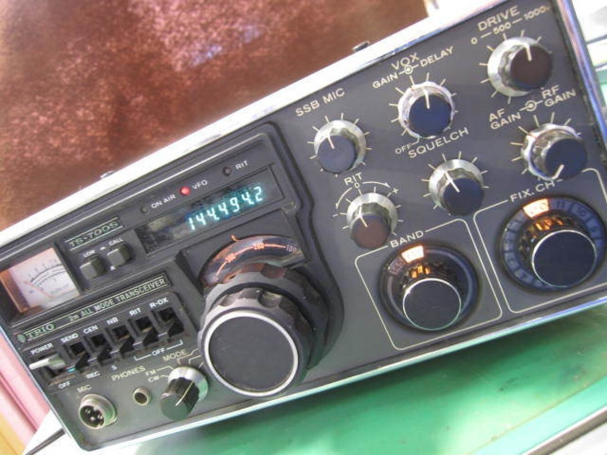 TRIO TS-700S TRIOトリオTRANSCEIVER ALL MODEオールモード TS-700