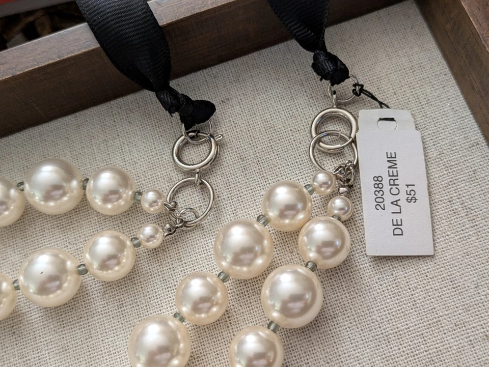 Vtg Premier Jewelry Necklace: De La Creme, 2 Strand Pearl & Ribbon, Boxed - Image 3 of 4