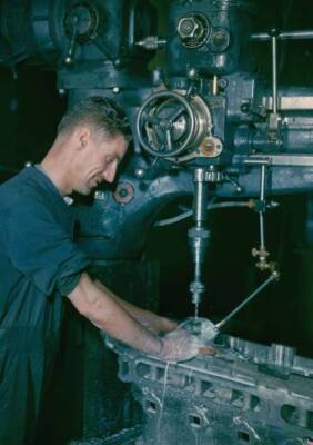 Factory worker John Wilson drilling cylinder block engine makin- 1942 Old Photo