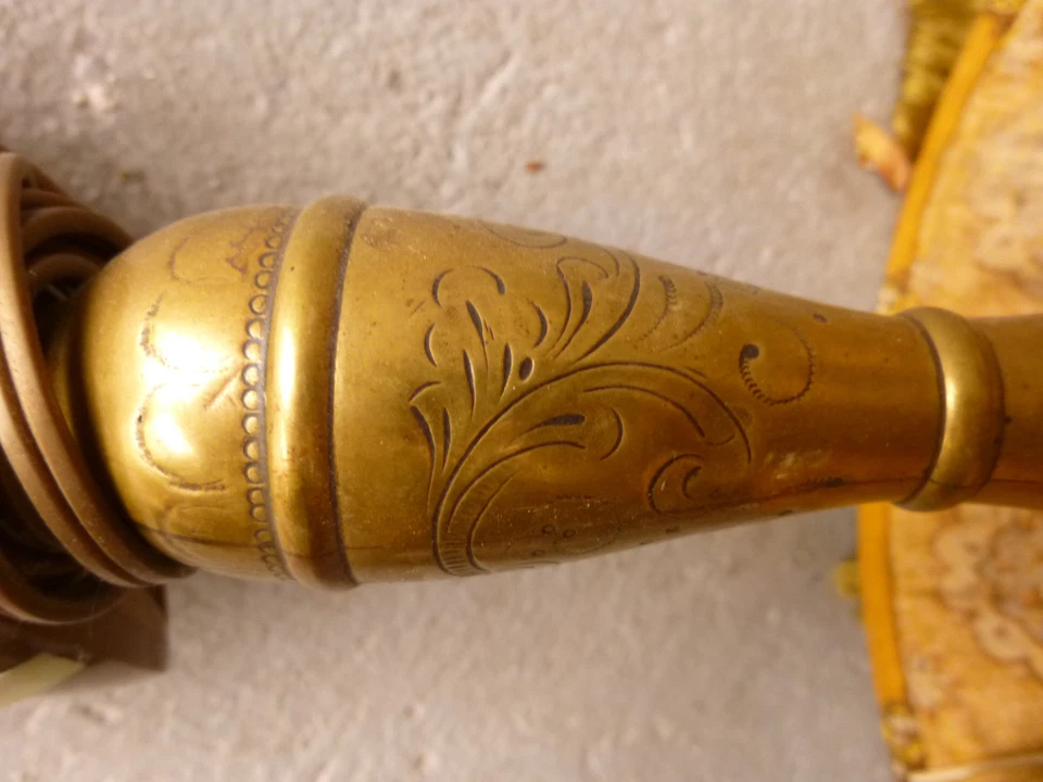 Lampe de chevet bougeoir laiton ciselé début XIXème electrifié - Photo 3/4