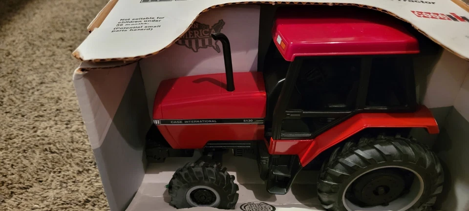 Case International 5130 Maxxum Tractor w Mechanical Front Drive 1/16 Scale Ertl - Image 3 of 4