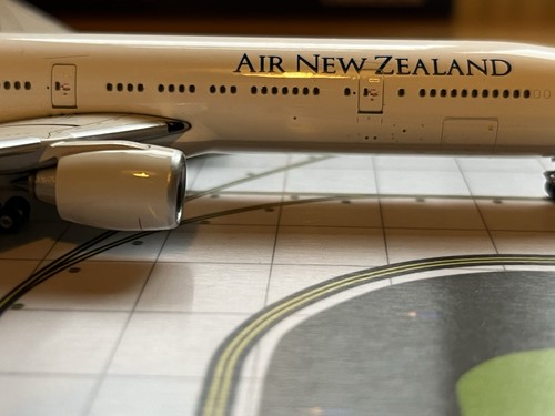 Phoenix Models 1:400 Air New Zealand - Boeing 777-300ER - ZK-OKO - Picture 18 of 18