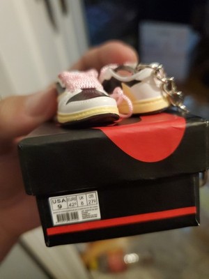Fashion Mini Sneaker 3D Keychain Mini shoe Figure AJ1 dunk low Travis Scott Box 