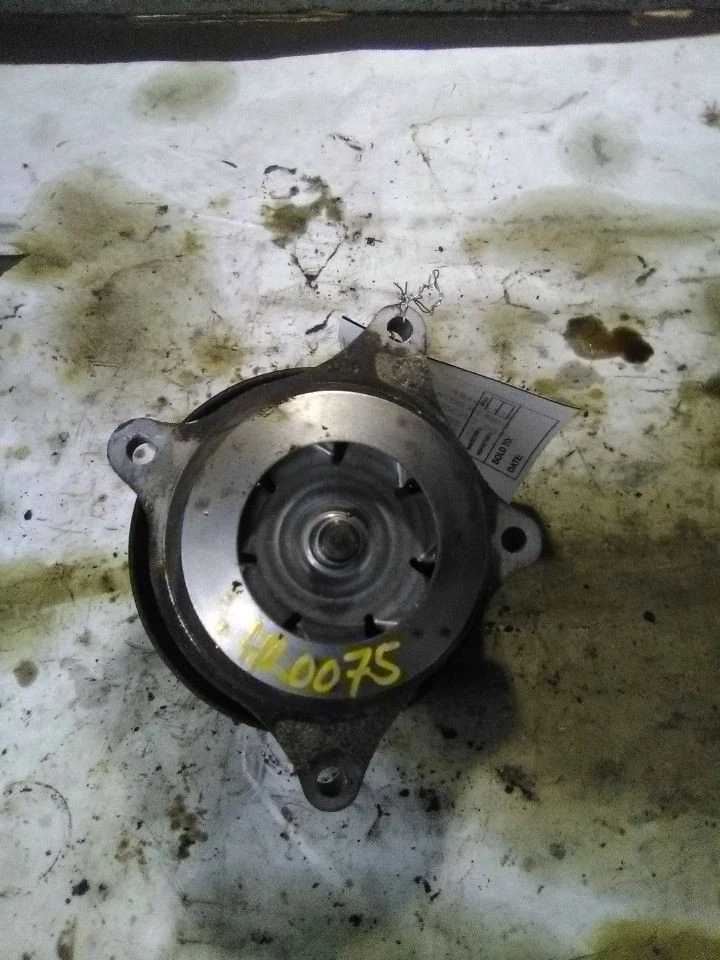 Bomba de refrigerante para camioneta Ford F250SD 11-22 6,2 litros Foto 2 de 4