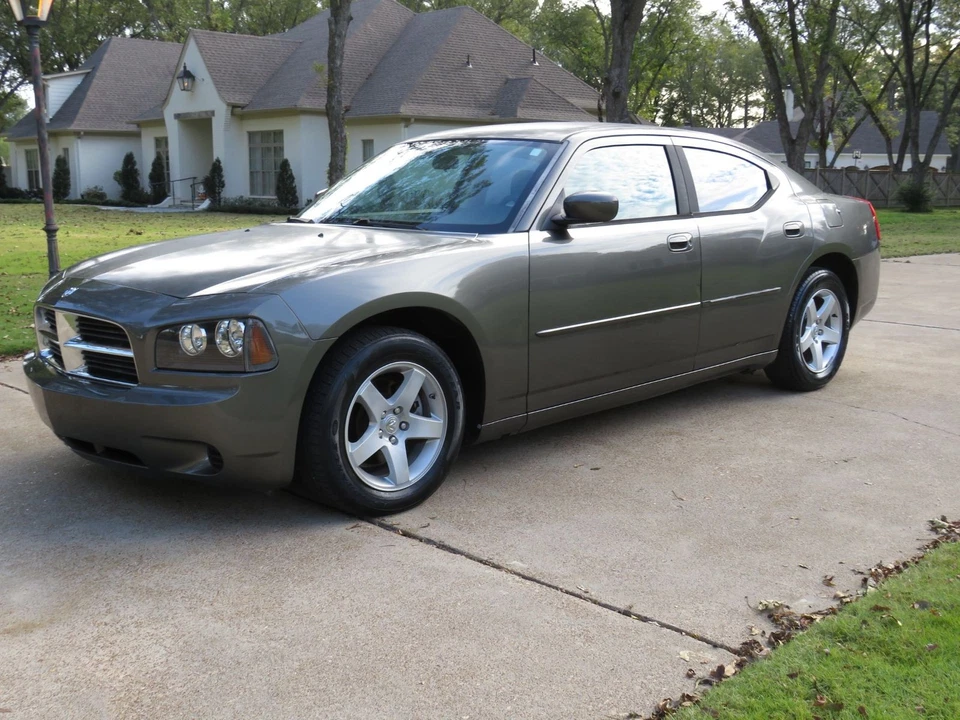 2010 Dodge Charger SE - Image 2 of 4