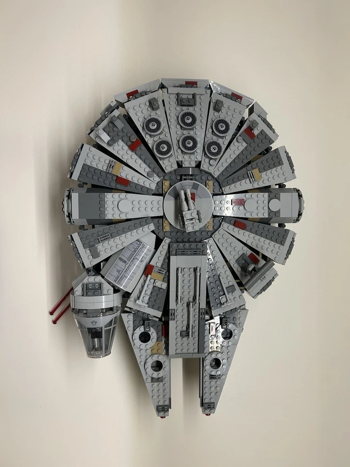 LEGO Star Wars 75105 Millennium Falcon, foto 2 di 5