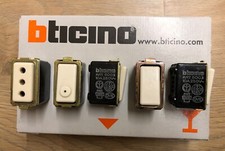 BTICINO MAGIC  ORIGINALE - USATO - PRIMA SERIE - SUPPORTI - PRESA - INVERTITORE