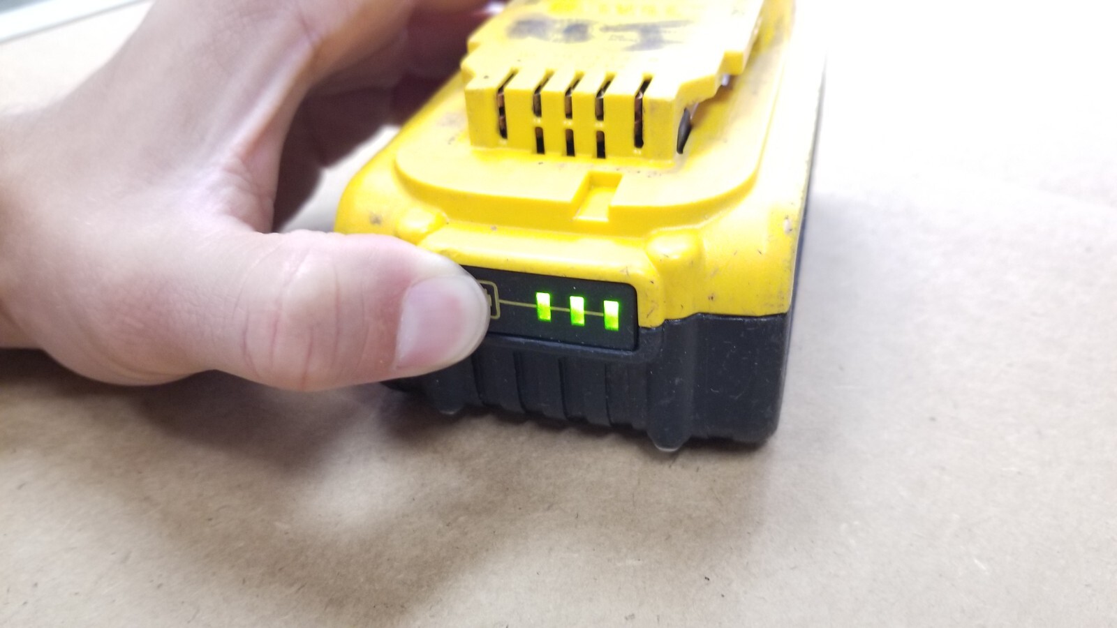 DeWalt 20V Max XR 5 Ah Battery Model DCB205