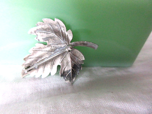 TIFFANY & CO LEAF BROOCH STERLING 925 LOVELY 1980'S LAPEL PIN SIGNED MODERN LOOK - Picture 5 of 6