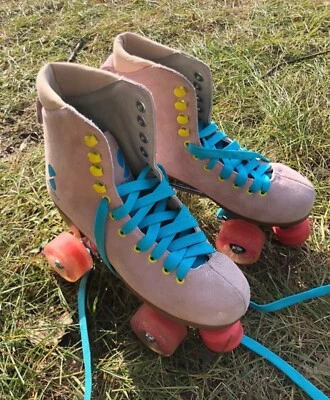 patins à roulettes STORY EU38 en parfait état (servis 2/3 fois) daim rose - Photo 1/4
