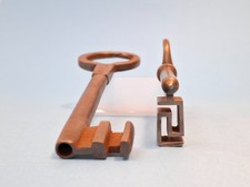 ANCIENNES CLES FER FORGE /SERRURE PORTE COFFRE FORT MEUBLE     (Décoretout31)