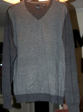 Vintage Men's Arrow Large Grey Sweater with Chevron Front Design-PreOwned