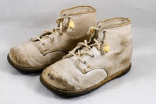 antike Kinderschuhe aus Leder, Ledersohle, Puppenschuhe