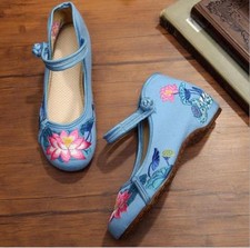 Chinese Old Beijing Women Casual Shoes lotus Embroidered Cloth Shoes Dance shoes