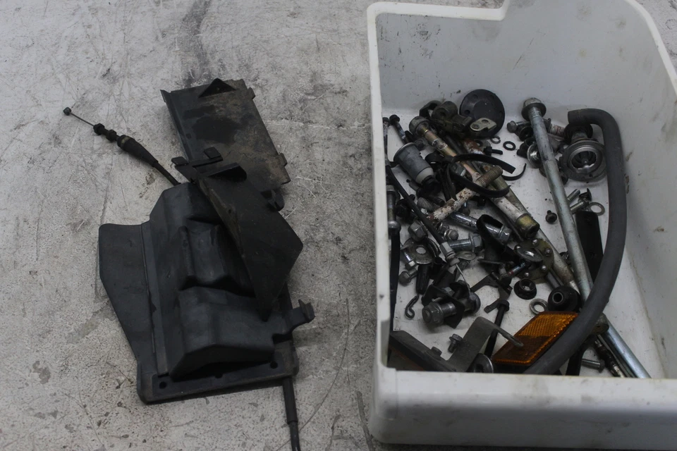 98 99 00 HONDA SUPER HAWK 1000 VTR1000 VTR OEM PERNOS MISCELÁNEOS J3 Foto 3 de 4