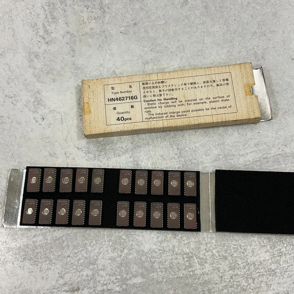 Lot of 23 Hitachi Semiconductor HN462716G 24 Pin 1B3 8 Bit Rom Chips Japan - Image 2 of 4