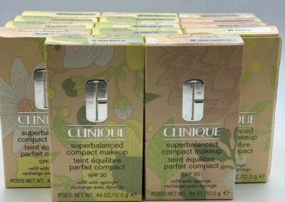 Clinique super balanced compact makeup refill with sponge SPF 20 New in box