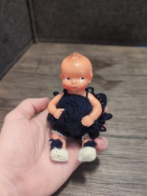 VINTAGE IRWIN HARD PLASTIC CELLULOID KEWPIE BABY DOLL In Crocheted Outfit