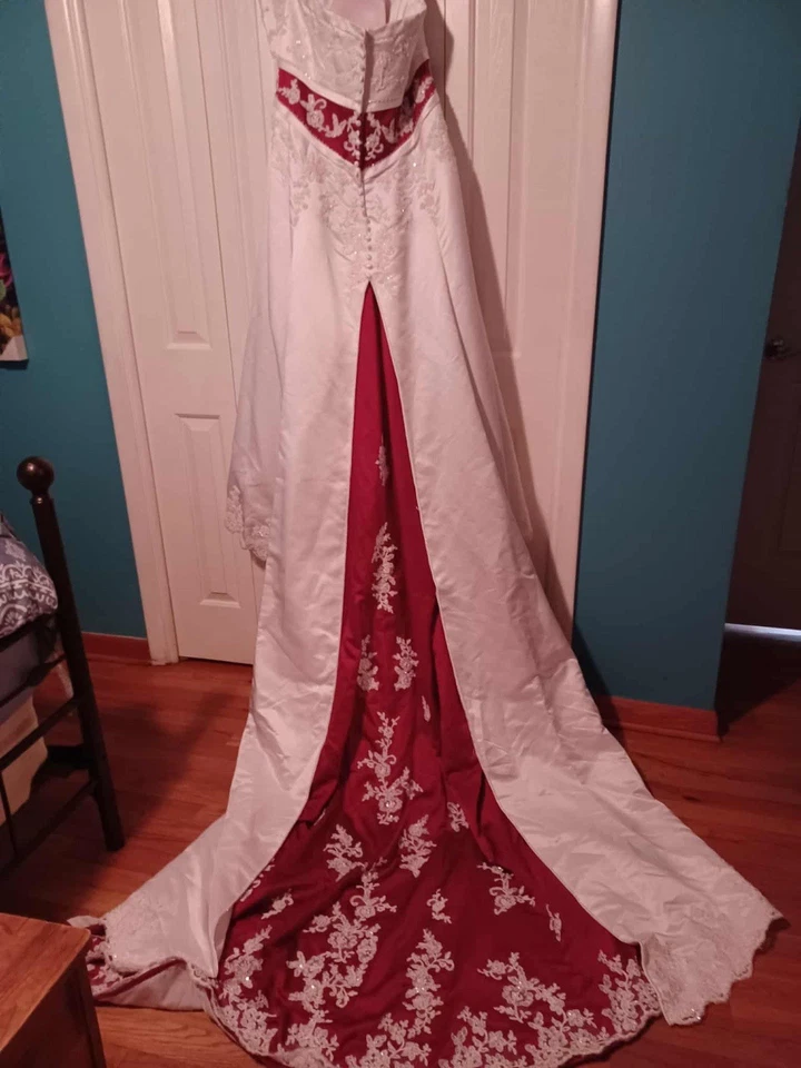 Vestido de novia Alfred Angelo talla 18 marfil-rojo Foto 2 de 4