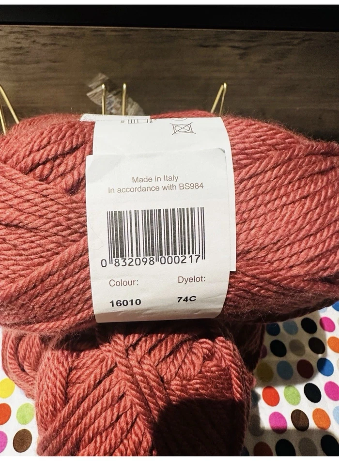 Lot of 5 Debbie Bliss Cashmerino Super Chunky Yarn. Made In Italy. Colour: 16010 - Image 2 of 4
