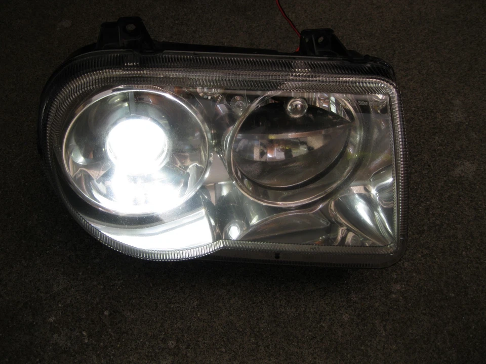 05-10 Chrysler 300C SRT-8 Right Passenger Side Xenon Headlight (04805758AH) — 第 3/4 张图片