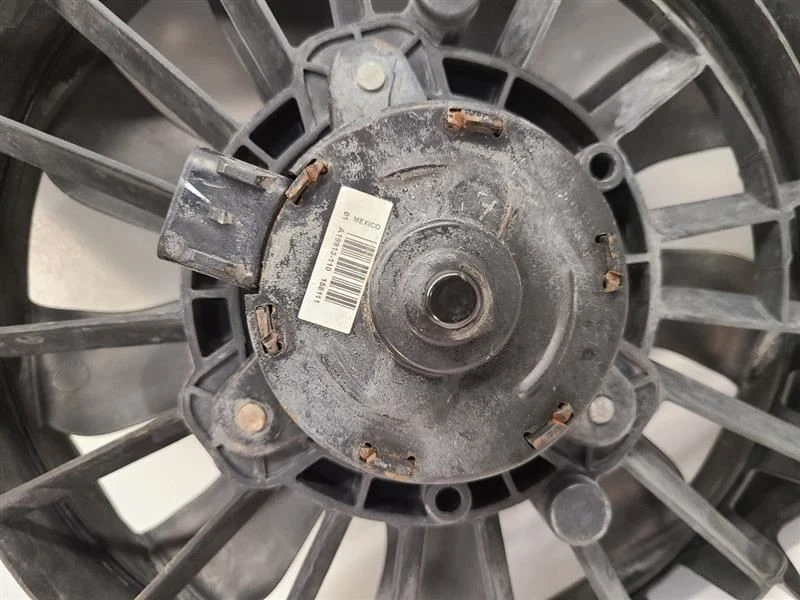 Conjunto de ventilador de motor de ventilador de radiador Chevrolet Malibu 2004-2012 15788745 Foto 3 de 4