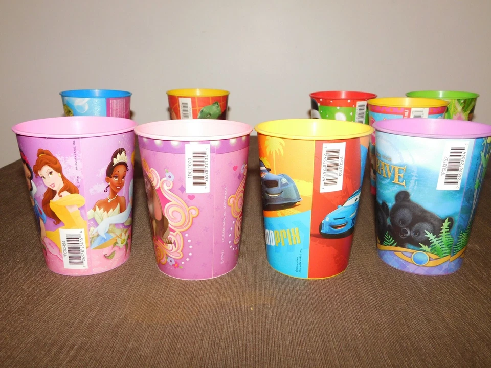 FIESTA INFANTIL 9 DISNEY SELLO 4 1/2" ALTO PLÁSTICO FIESTA VASOS NUEVOS Foto 4 de 4